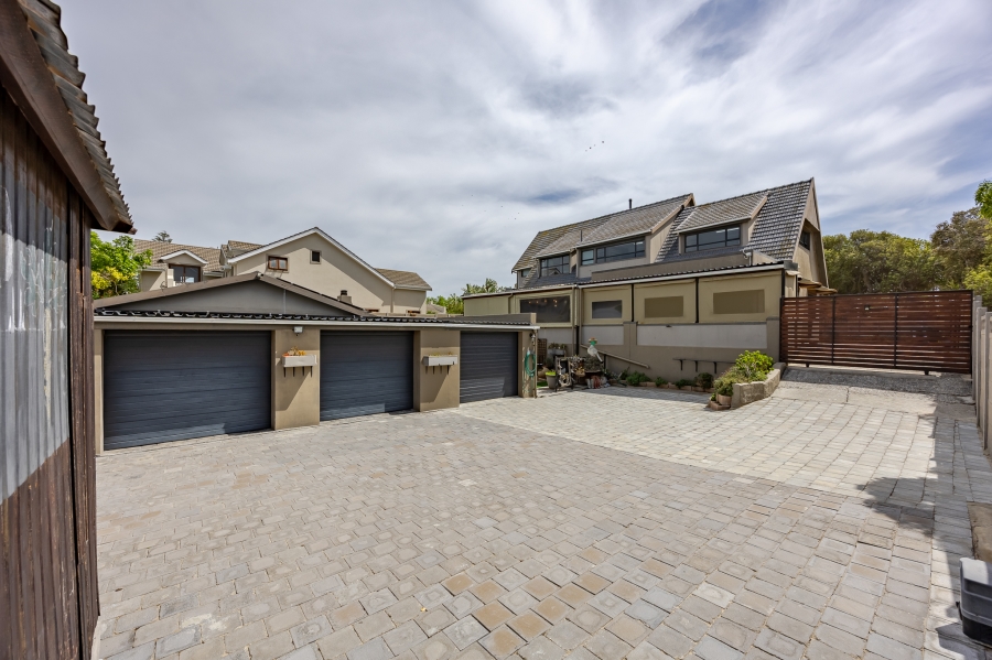 6 Bedroom Property for Sale in Flamingo Vlei Western Cape